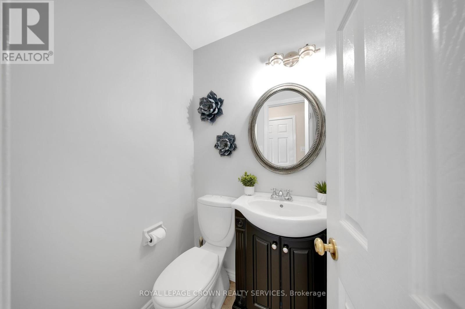 












383 ASHWORTH DRIVE

,
Newmarket,




Ontario
L3Y6T7

