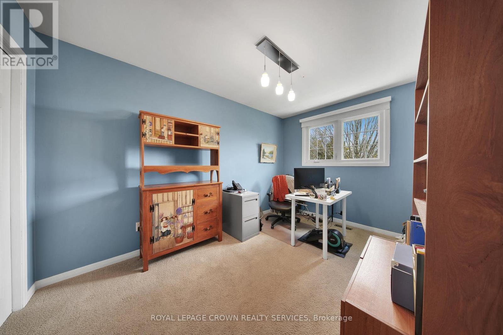 












383 ASHWORTH DRIVE

,
Newmarket,




Ontario
L3Y6T7

