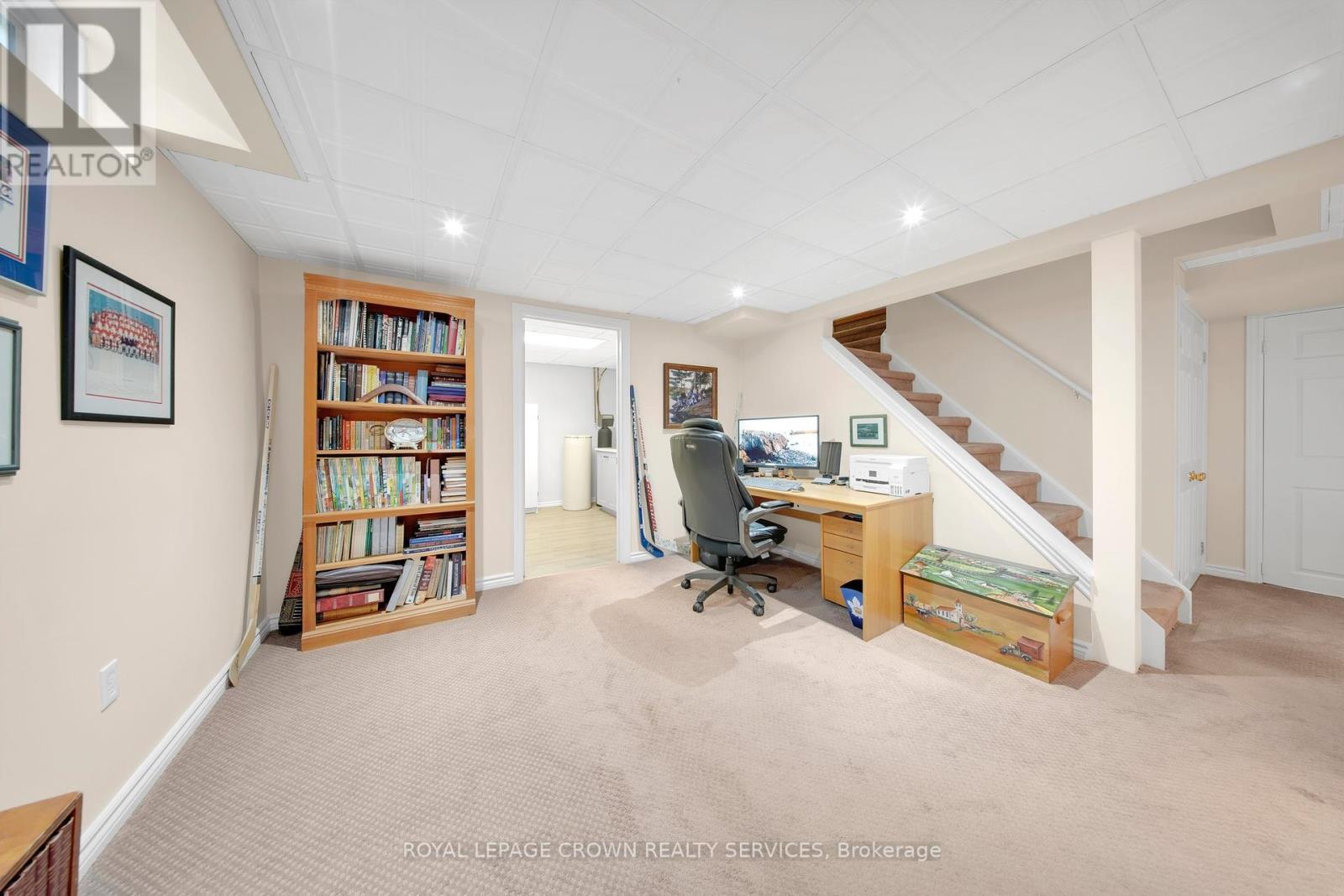 












383 ASHWORTH DRIVE

,
Newmarket,




Ontario
L3Y6T7

