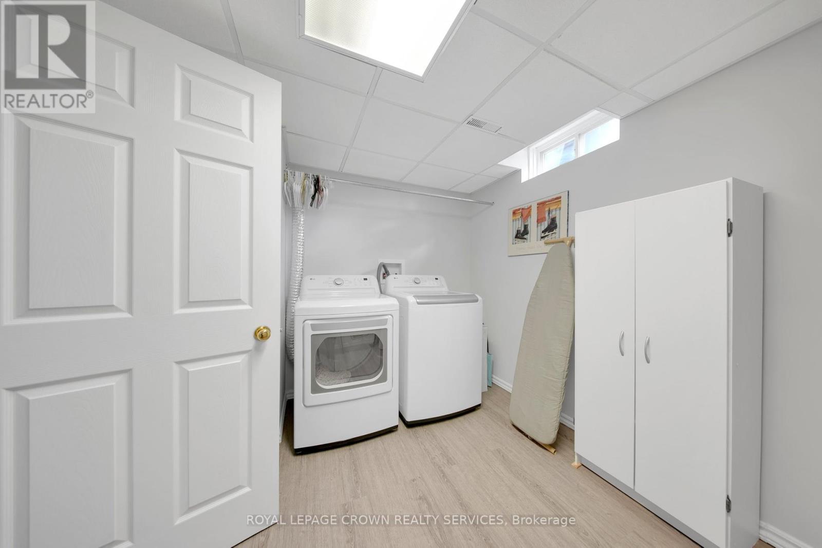 












383 ASHWORTH DRIVE

,
Newmarket,




Ontario
L3Y6T7

