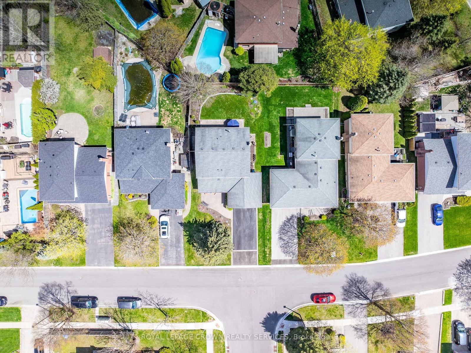 












383 ASHWORTH DRIVE

,
Newmarket,




Ontario
L3Y6T7

