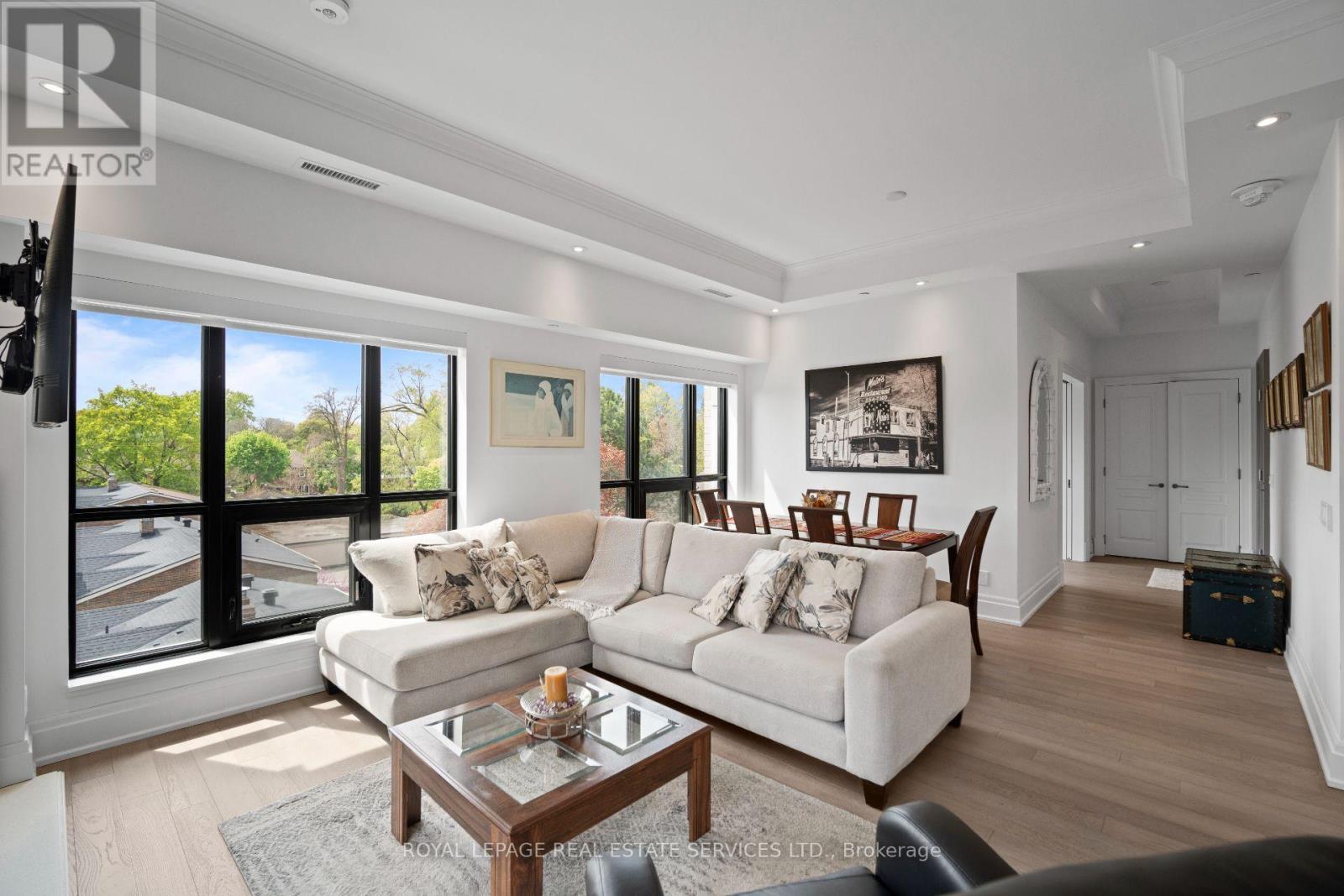 












504 - 4 THE KINGSWAY

,
Toronto,




Ontario
M8X2T1

