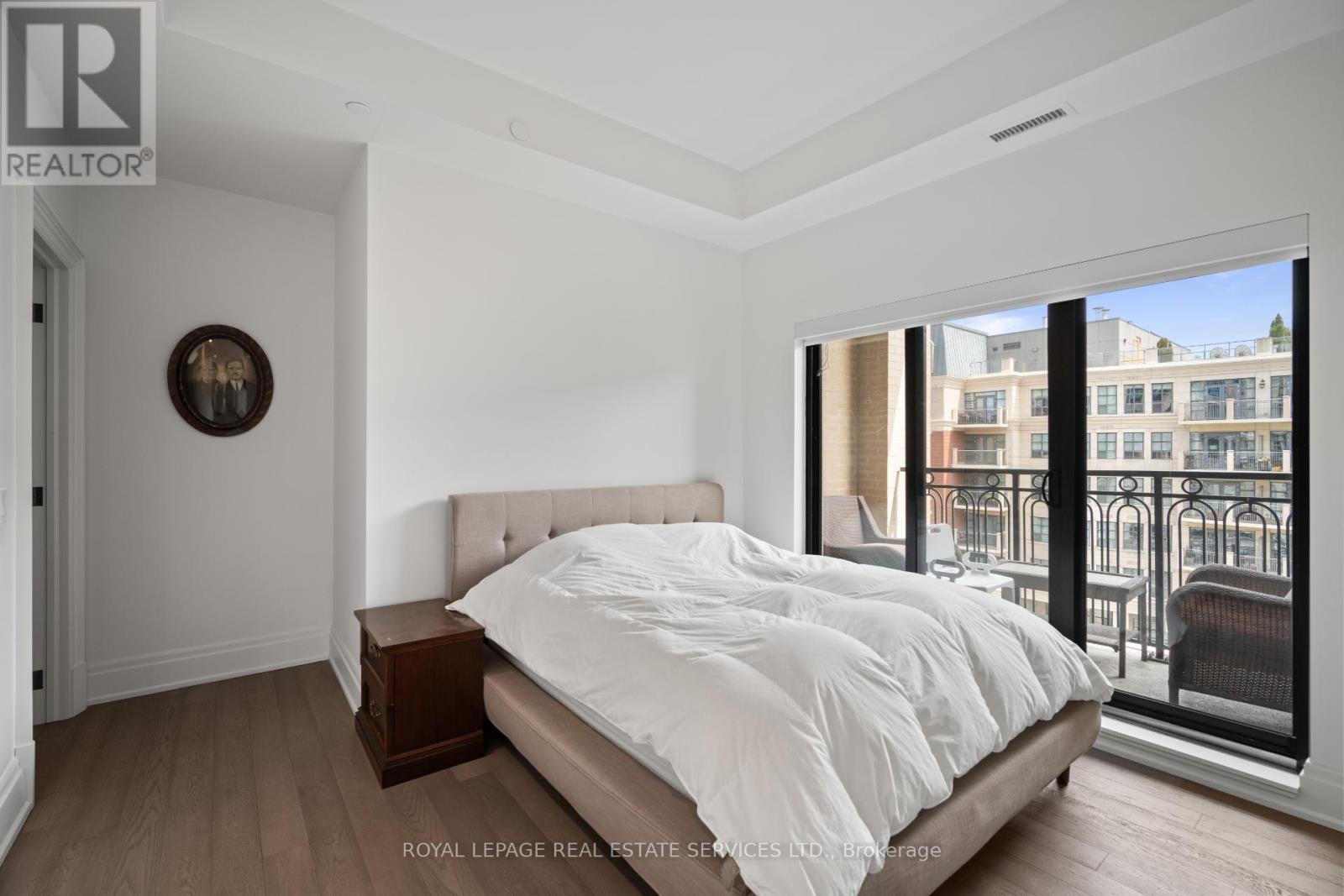 












504 - 4 THE KINGSWAY

,
Toronto,




Ontario
M8X2T1

