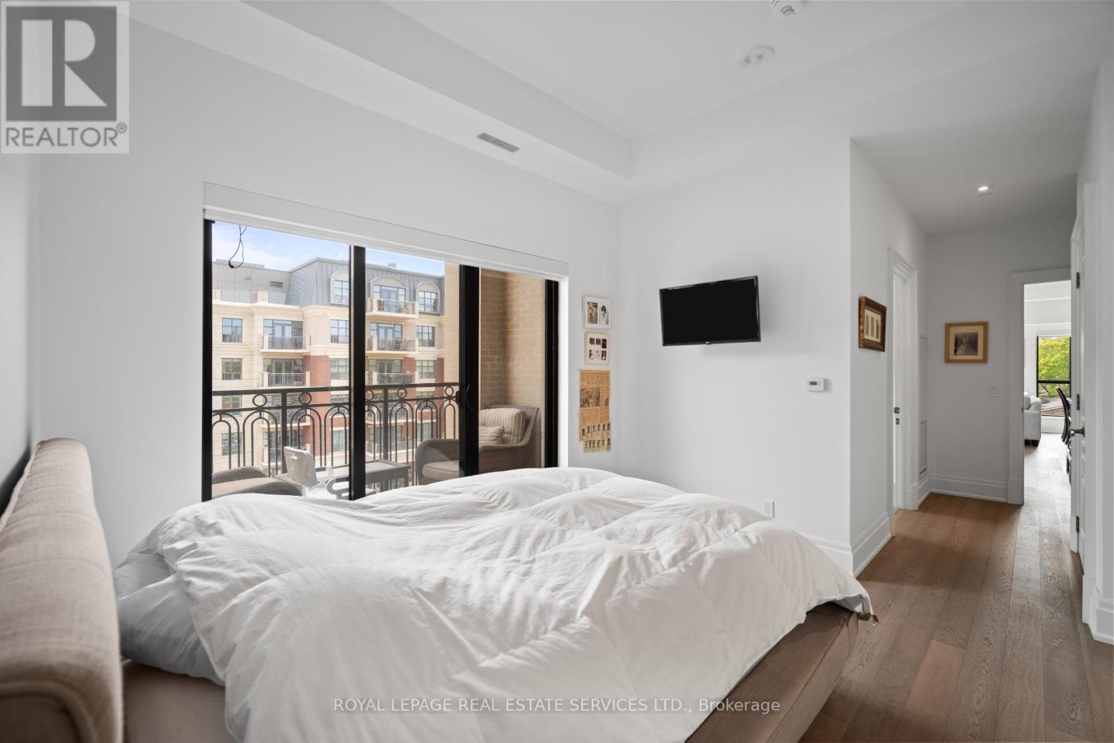 












504 - 4 THE KINGSWAY

,
Toronto,




Ontario
M8X2T1

