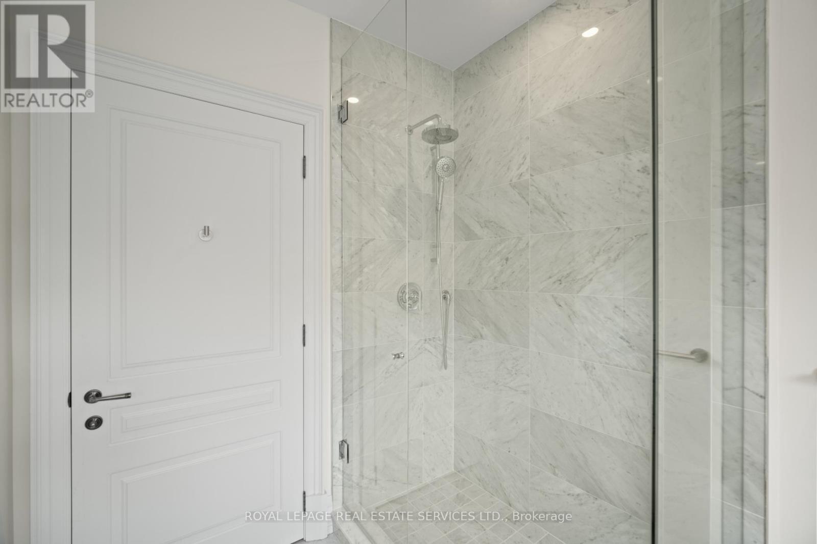 












504 - 4 THE KINGSWAY

,
Toronto,




Ontario
M8X2T1

