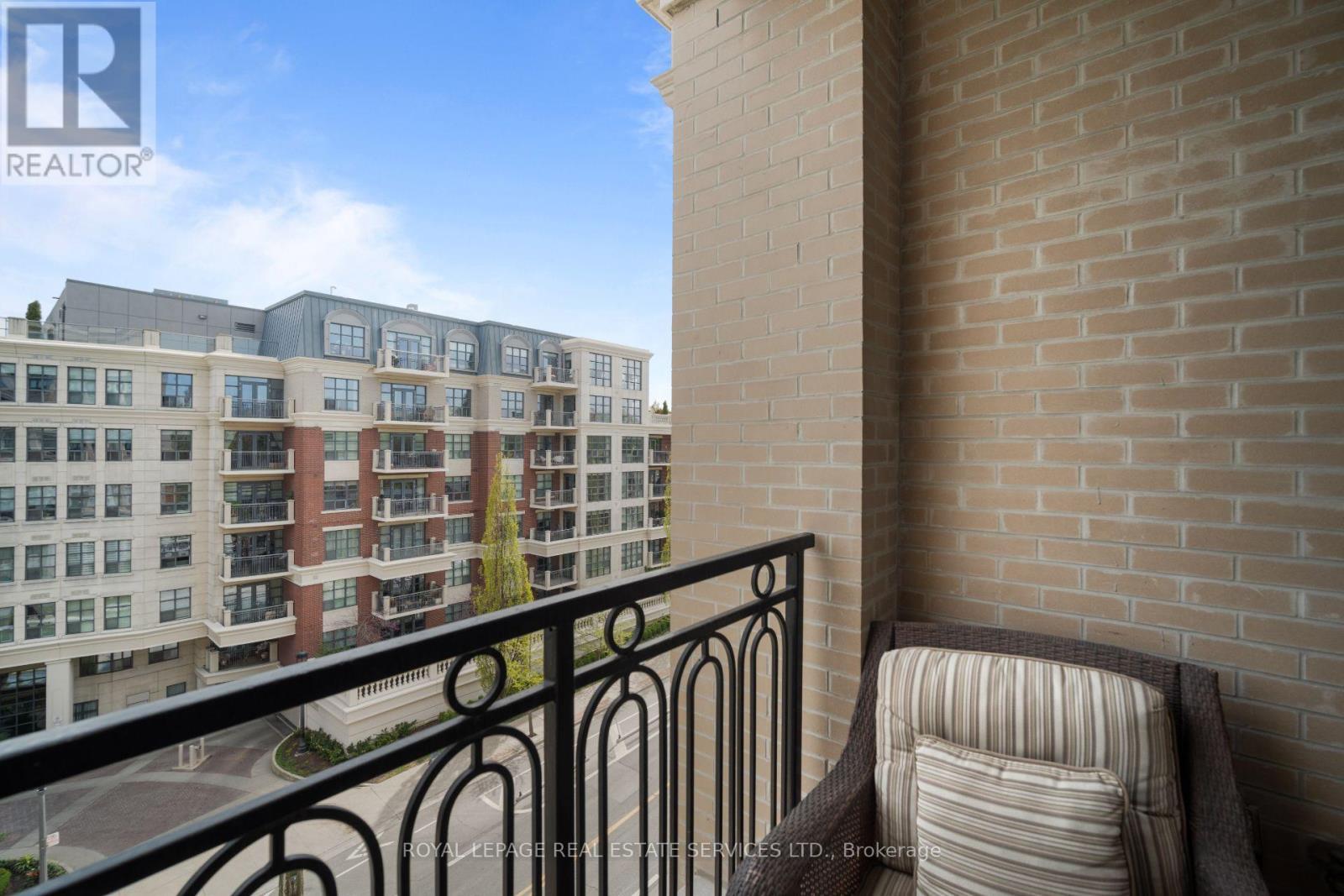 












504 - 4 THE KINGSWAY

,
Toronto,




Ontario
M8X2T1

