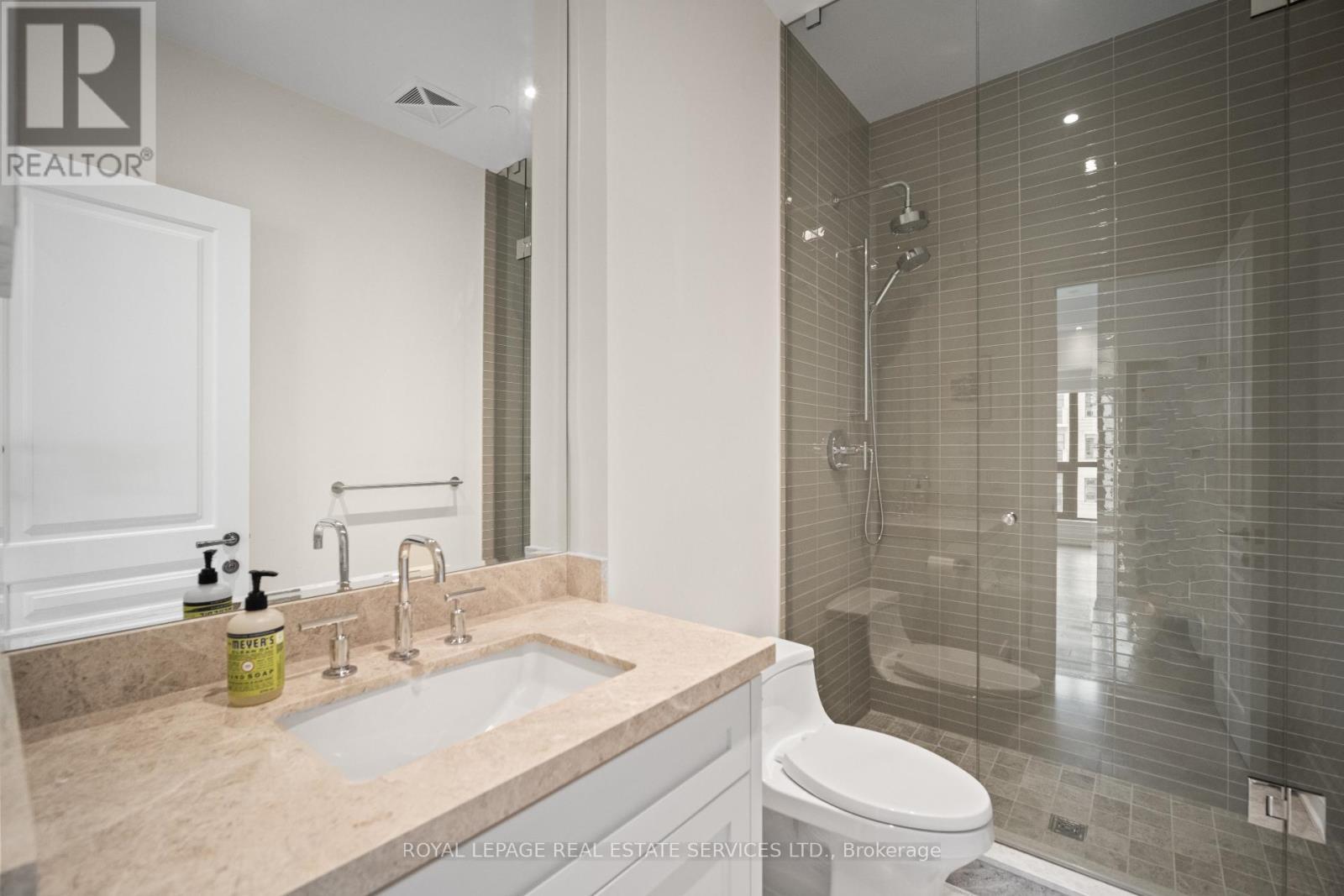 












504 - 4 THE KINGSWAY

,
Toronto,




Ontario
M8X2T1

