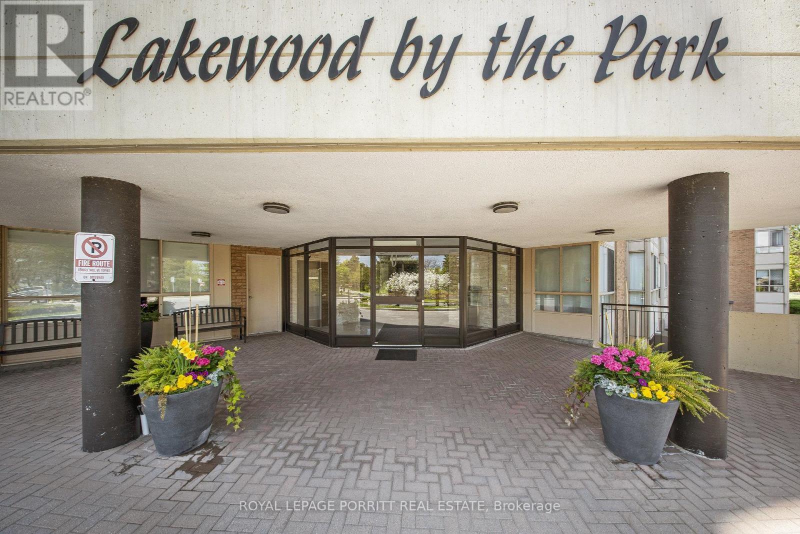 












1017 - 1485 LAKESHORE ROAD E

,
Mississauga,




Ontario
L5E3G2

