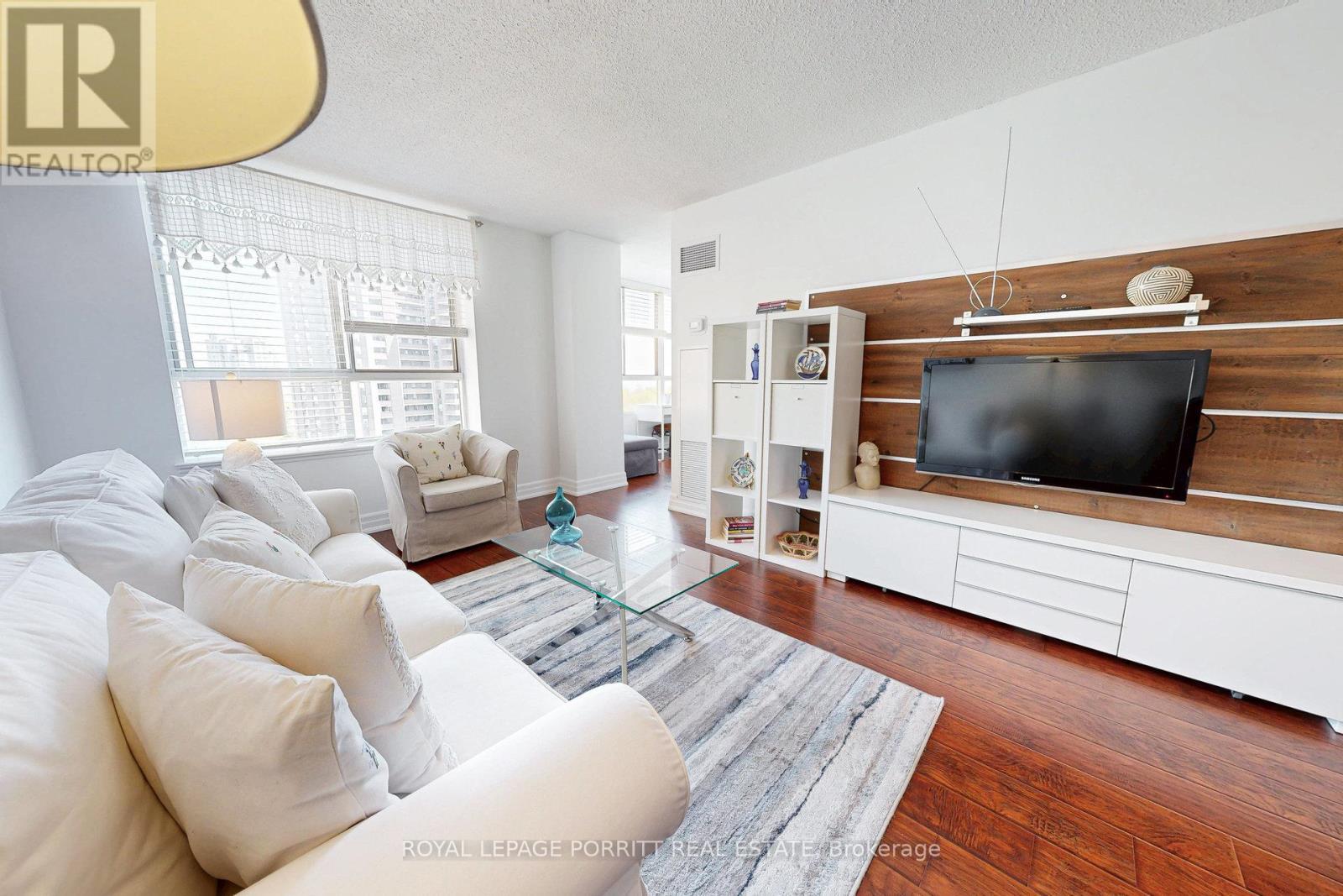 












1017 - 1485 LAKESHORE ROAD E

,
Mississauga,




Ontario
L5E3G2


