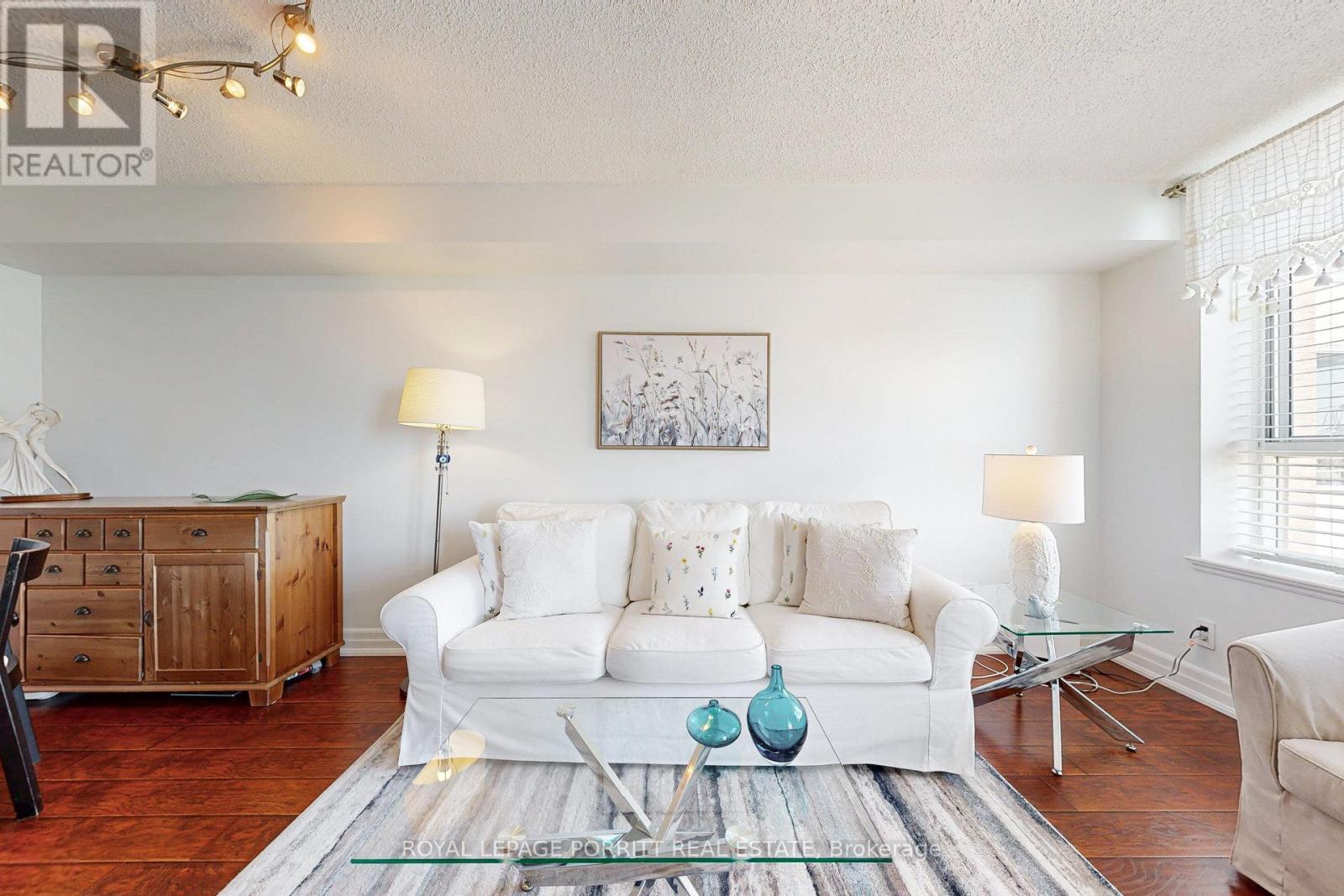 












1017 - 1485 LAKESHORE ROAD E

,
Mississauga,




Ontario
L5E3G2

