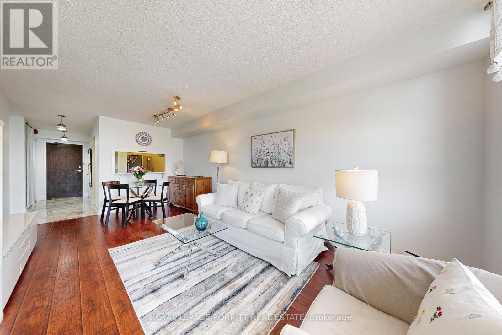 












1017 - 1485 LAKESHORE ROAD E

,
Mississauga,




Ontario
L5E3G2

