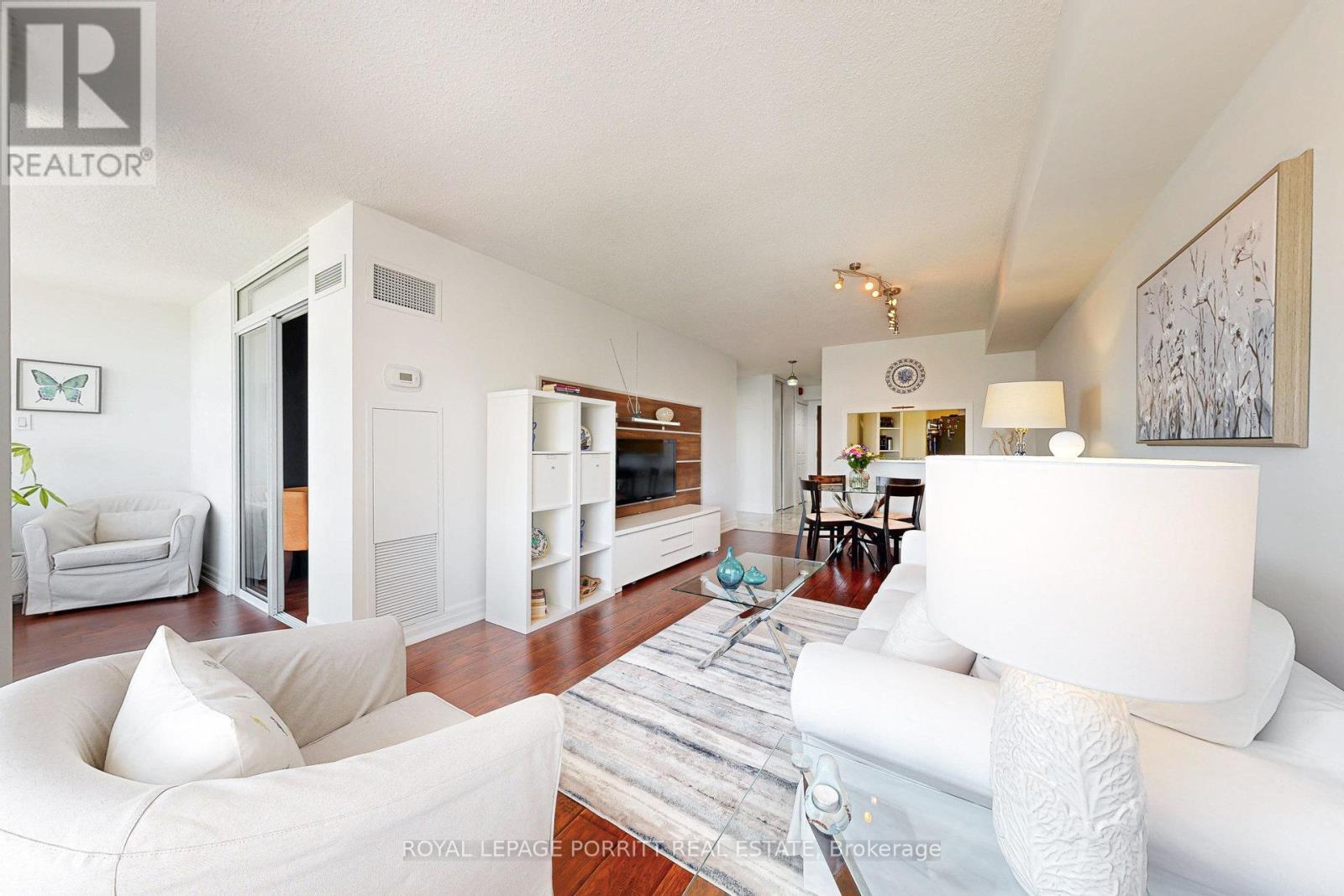 












1017 - 1485 LAKESHORE ROAD E

,
Mississauga,




Ontario
L5E3G2

