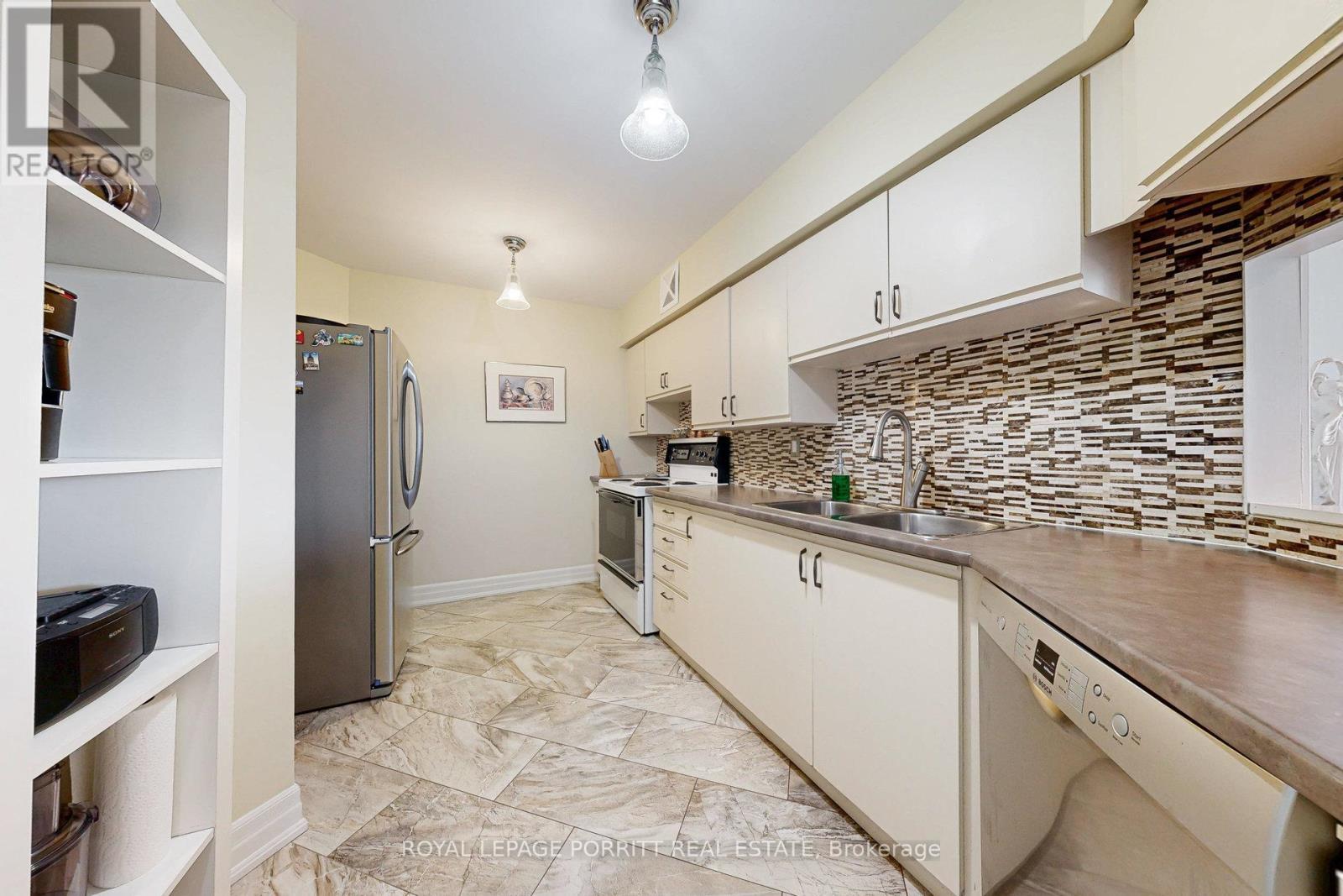 












1017 - 1485 LAKESHORE ROAD E

,
Mississauga,




Ontario
L5E3G2

