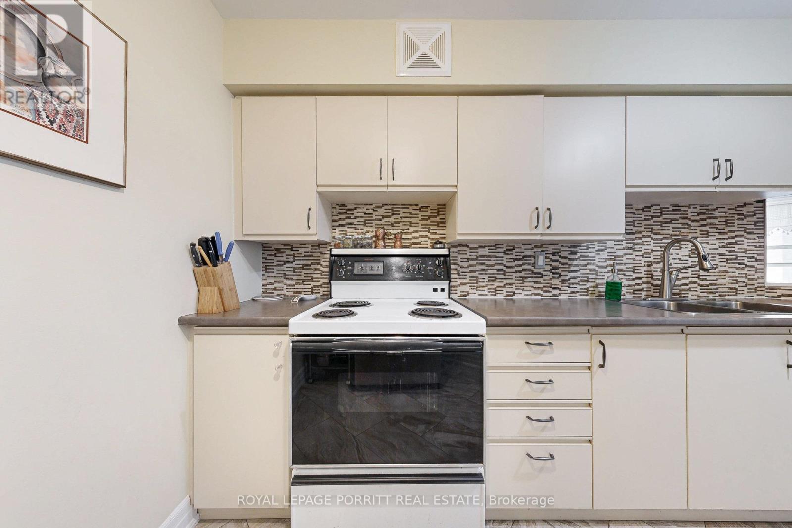 












1017 - 1485 LAKESHORE ROAD E

,
Mississauga,




Ontario
L5E3G2

