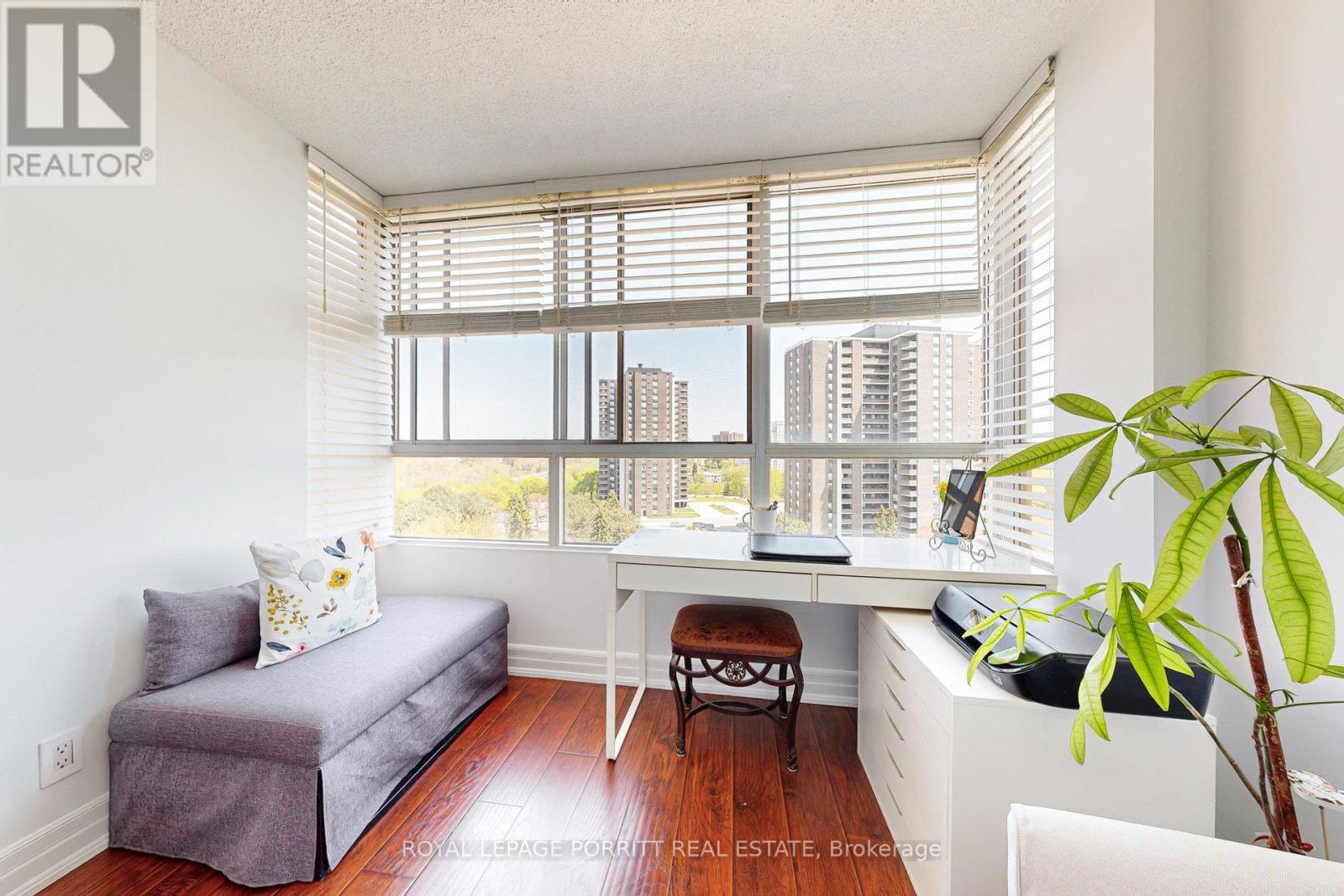 












1017 - 1485 LAKESHORE ROAD E

,
Mississauga,




Ontario
L5E3G2

