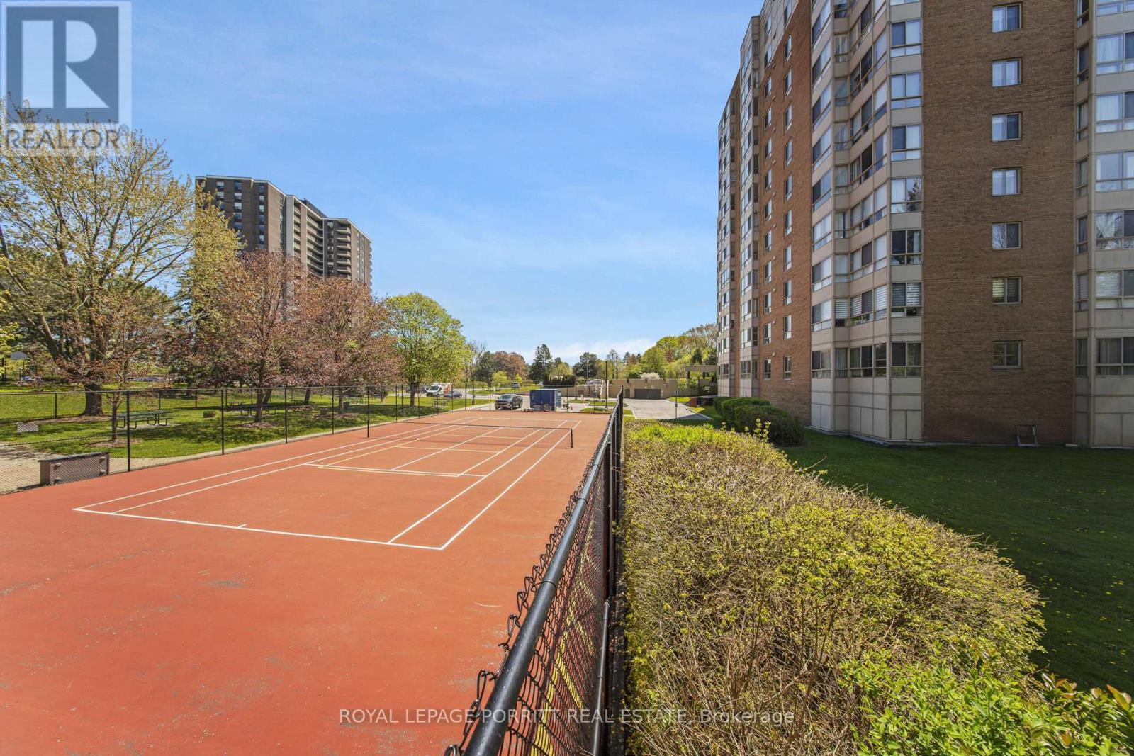 












1017 - 1485 LAKESHORE ROAD E

,
Mississauga,




Ontario
L5E3G2

