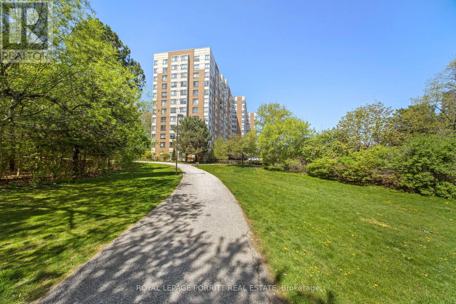 












1017 - 1485 LAKESHORE ROAD E

,
Mississauga,




Ontario
L5E3G2

