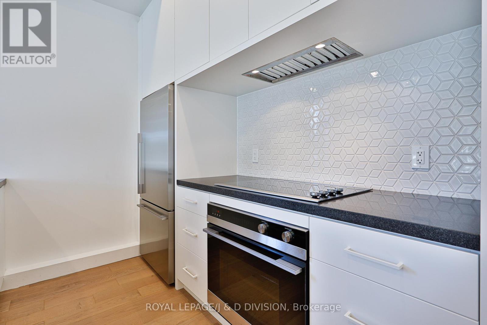 












8 - 314 LONSDALE ROAD

,
Toronto,




Ontario
M4V1X4

