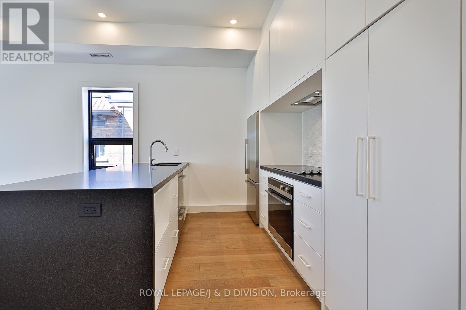 












8 - 314 LONSDALE ROAD

,
Toronto,




Ontario
M4V1X4

