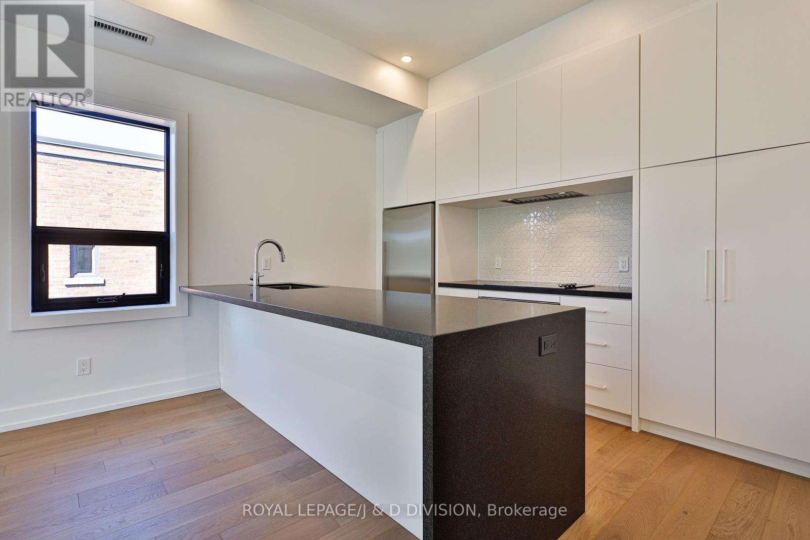












8 - 314 LONSDALE ROAD

,
Toronto,




Ontario
M4V1X4

