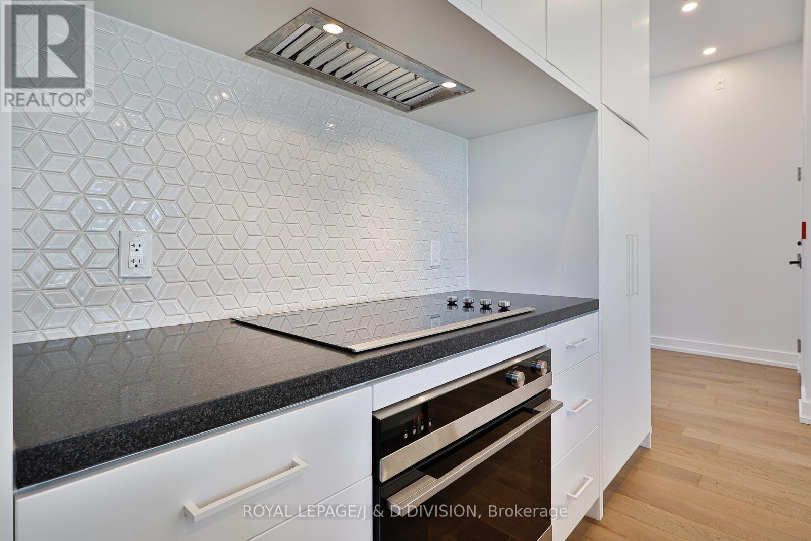 












8 - 314 LONSDALE ROAD

,
Toronto,




Ontario
M4V1X4

