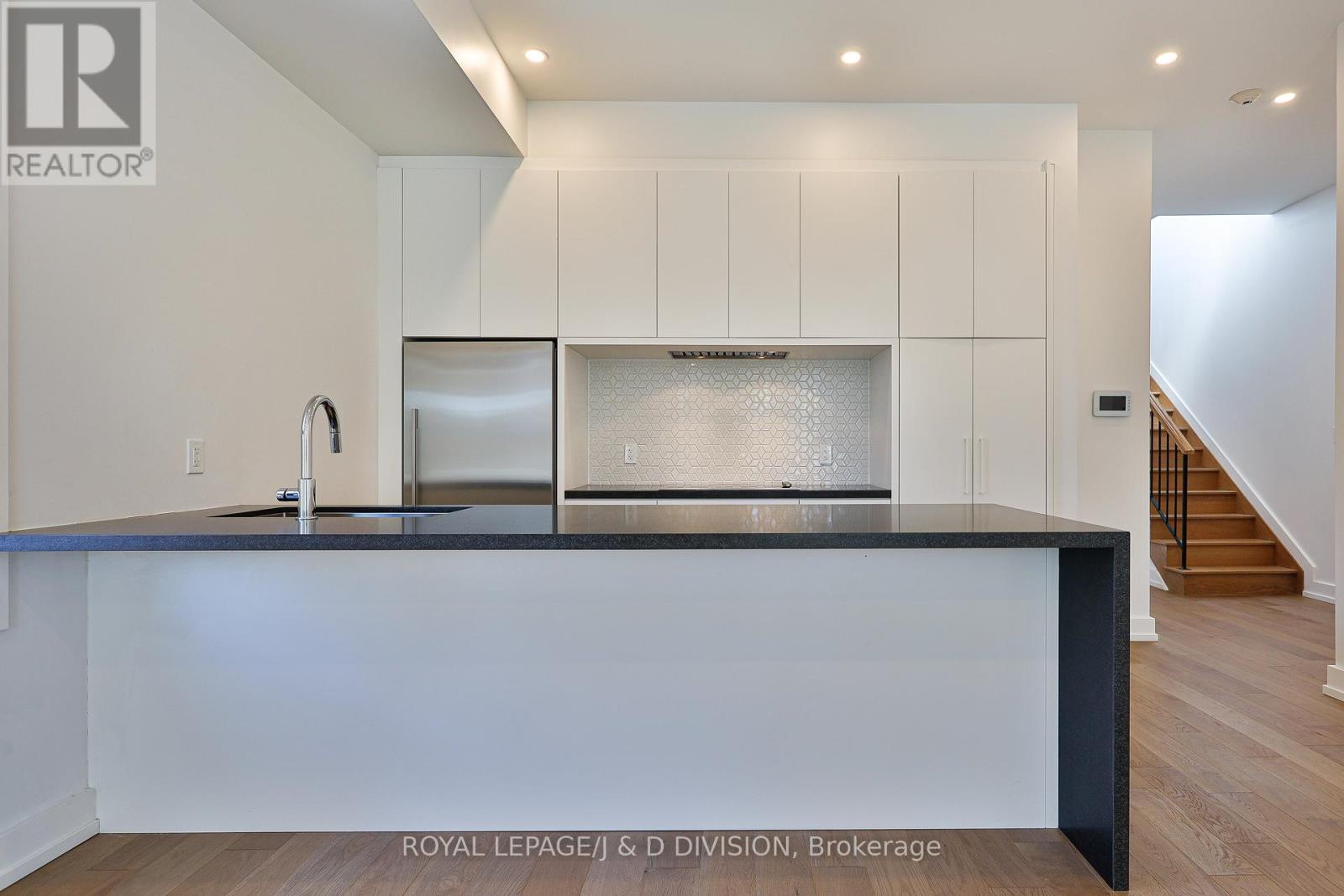 












8 - 314 LONSDALE ROAD

,
Toronto,




Ontario
M4V1X4

