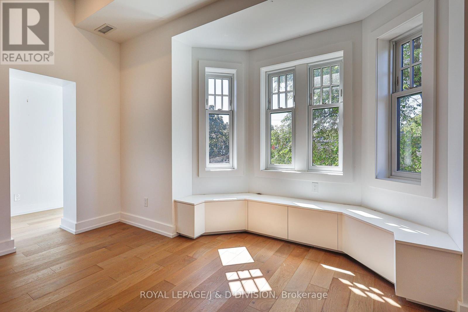 












8 - 314 LONSDALE ROAD

,
Toronto,




Ontario
M4V1X4

