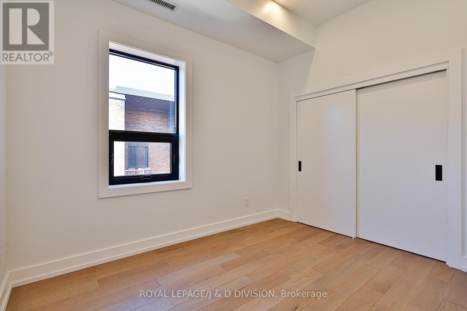 












8 - 314 LONSDALE ROAD

,
Toronto,




Ontario
M4V1X4

