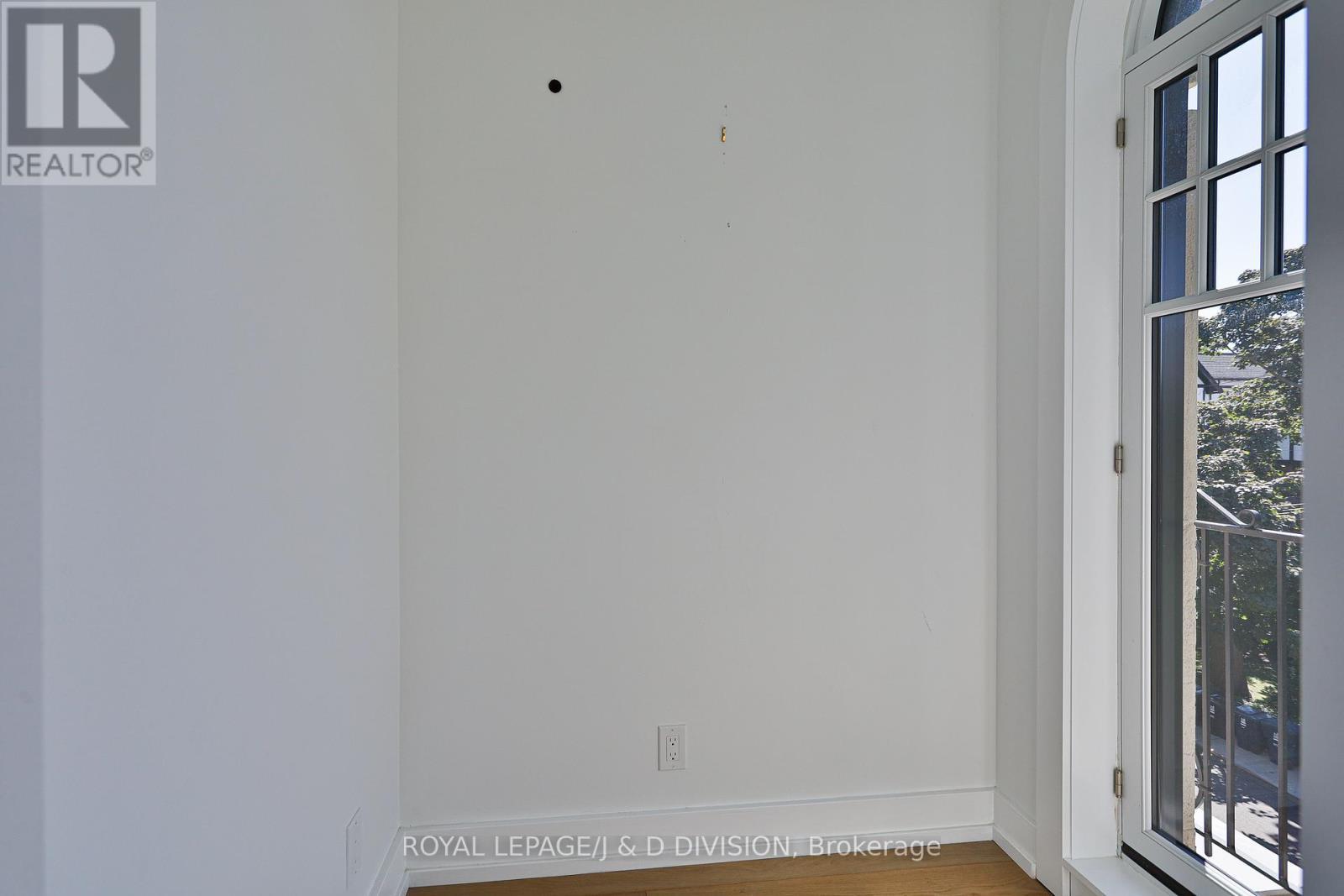 












8 - 314 LONSDALE ROAD

,
Toronto,




Ontario
M4V1X4

