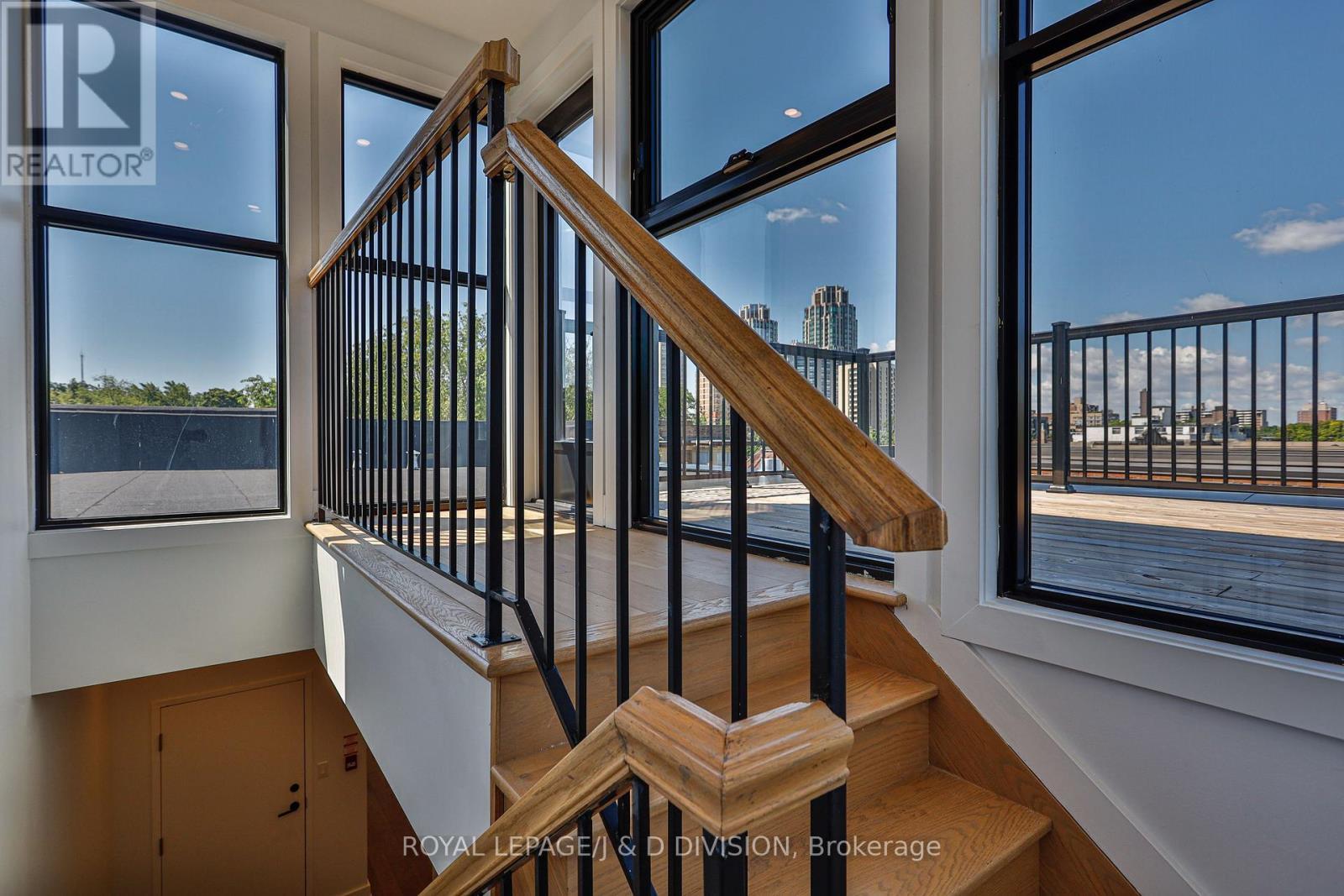 












8 - 314 LONSDALE ROAD

,
Toronto,




Ontario
M4V1X4

