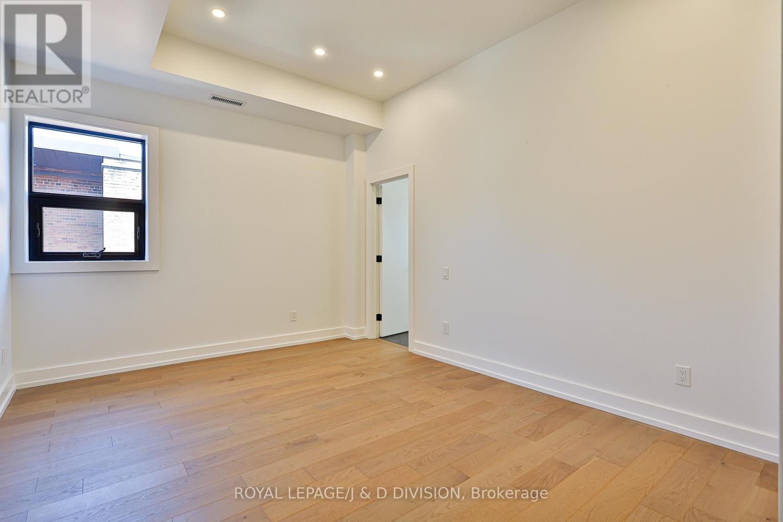 












8 - 314 LONSDALE ROAD

,
Toronto,




Ontario
M4V1X4

