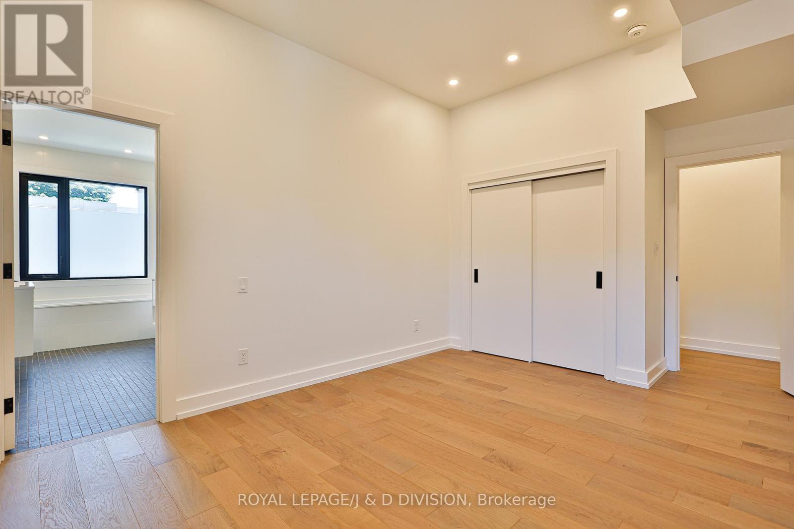 












8 - 314 LONSDALE ROAD

,
Toronto,




Ontario
M4V1X4

