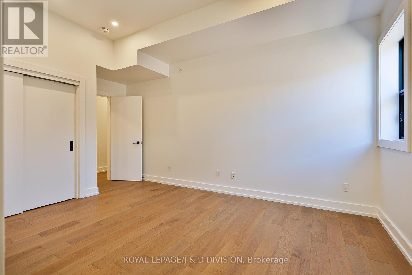 












8 - 314 LONSDALE ROAD

,
Toronto,




Ontario
M4V1X4

