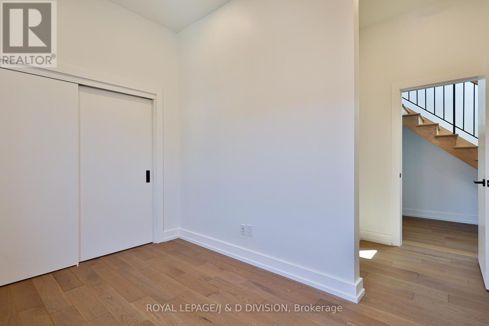 












8 - 314 LONSDALE ROAD

,
Toronto,




Ontario
M4V1X4

