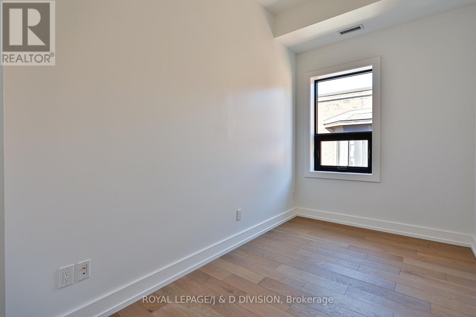 












8 - 314 LONSDALE ROAD

,
Toronto,




Ontario
M4V1X4

