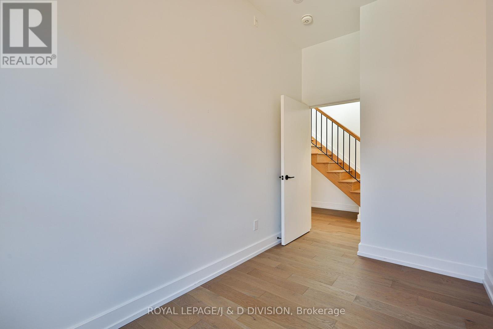 












8 - 314 LONSDALE ROAD

,
Toronto,




Ontario
M4V1X4

