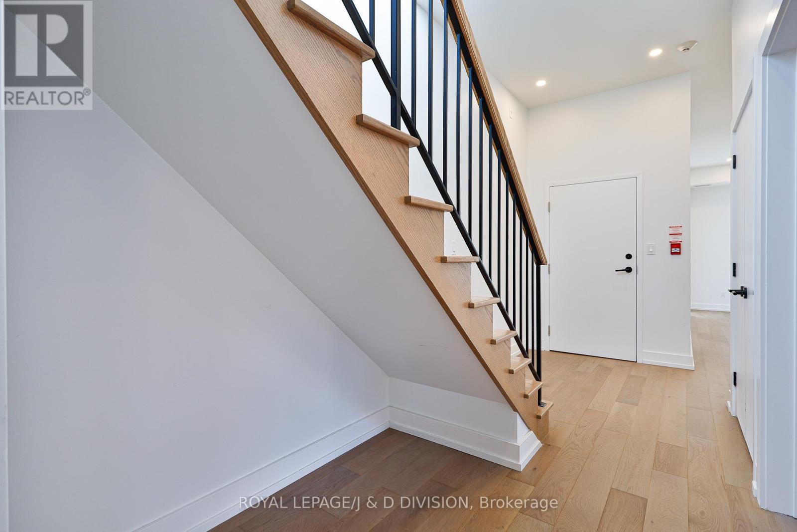 












8 - 314 LONSDALE ROAD

,
Toronto,




Ontario
M4V1X4

