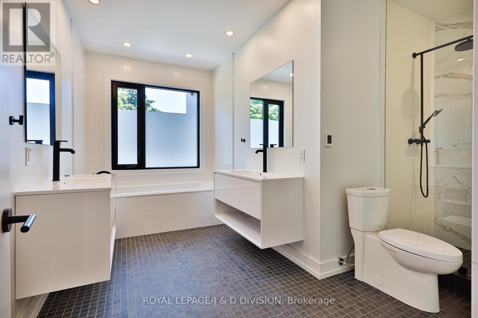 












8 - 314 LONSDALE ROAD

,
Toronto,




Ontario
M4V1X4

