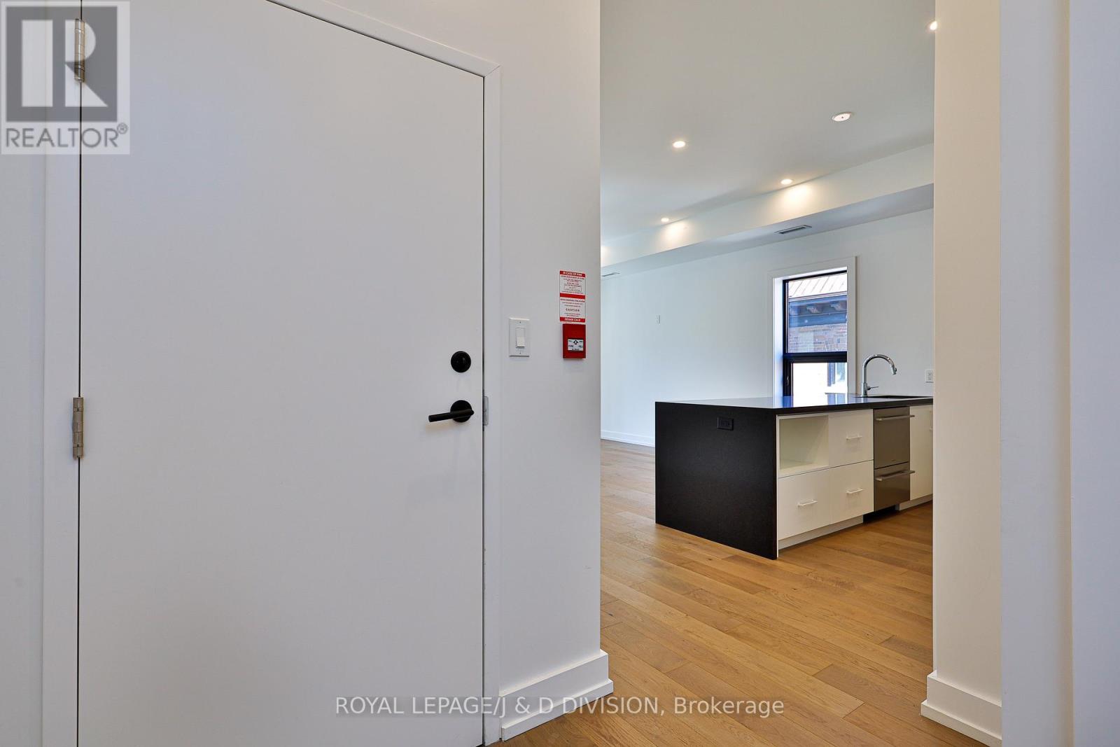 












8 - 314 LONSDALE ROAD

,
Toronto,




Ontario
M4V1X4

