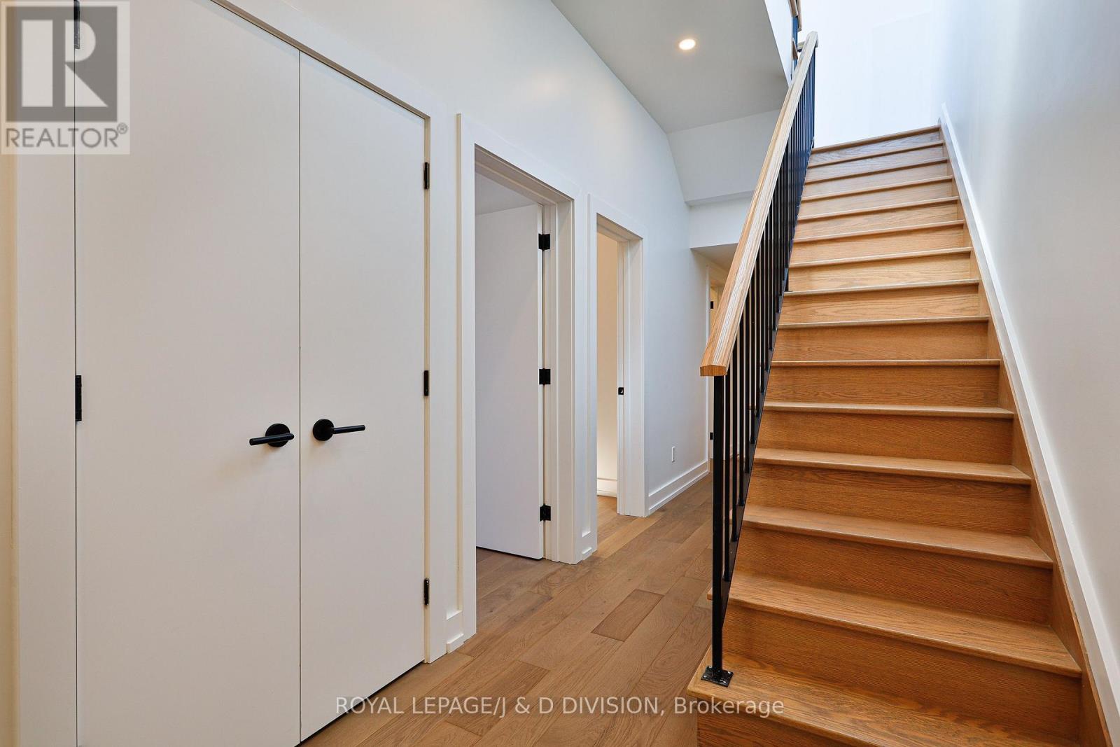 












8 - 314 LONSDALE ROAD

,
Toronto,




Ontario
M4V1X4

