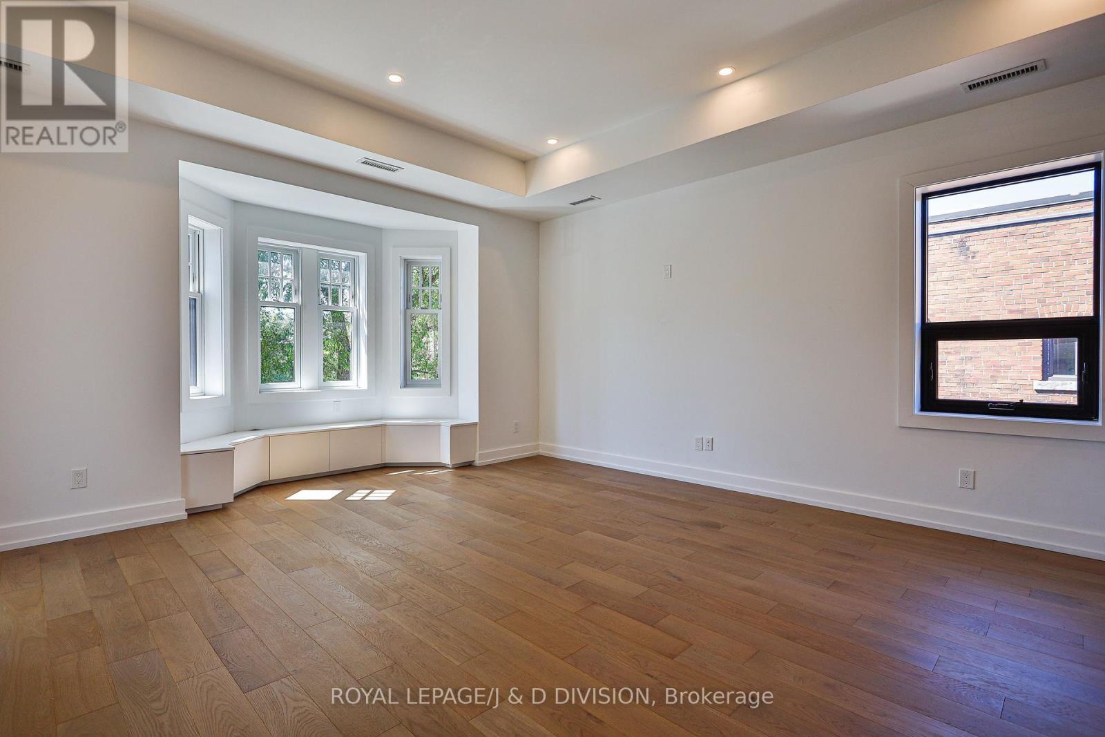 












8 - 314 LONSDALE ROAD

,
Toronto,




Ontario
M4V1X4

