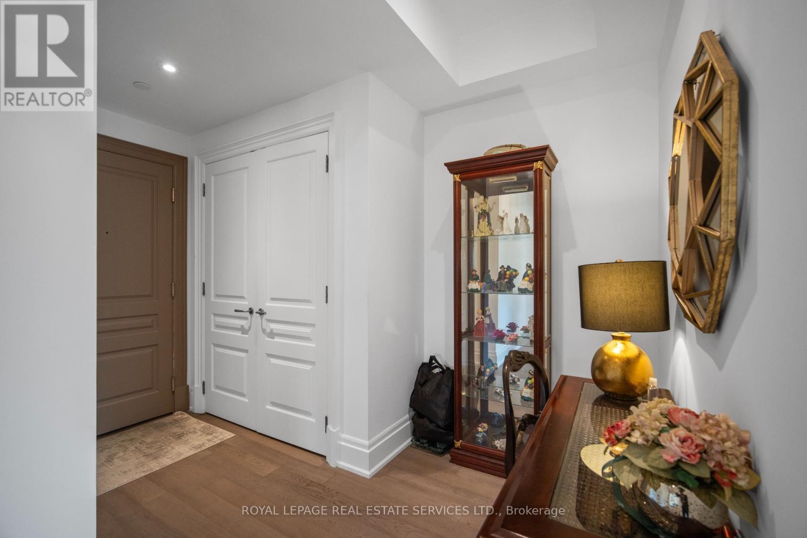 












505 - 4 THE KINGSWAY

,
Toronto,




Ontario
M8X2T1

