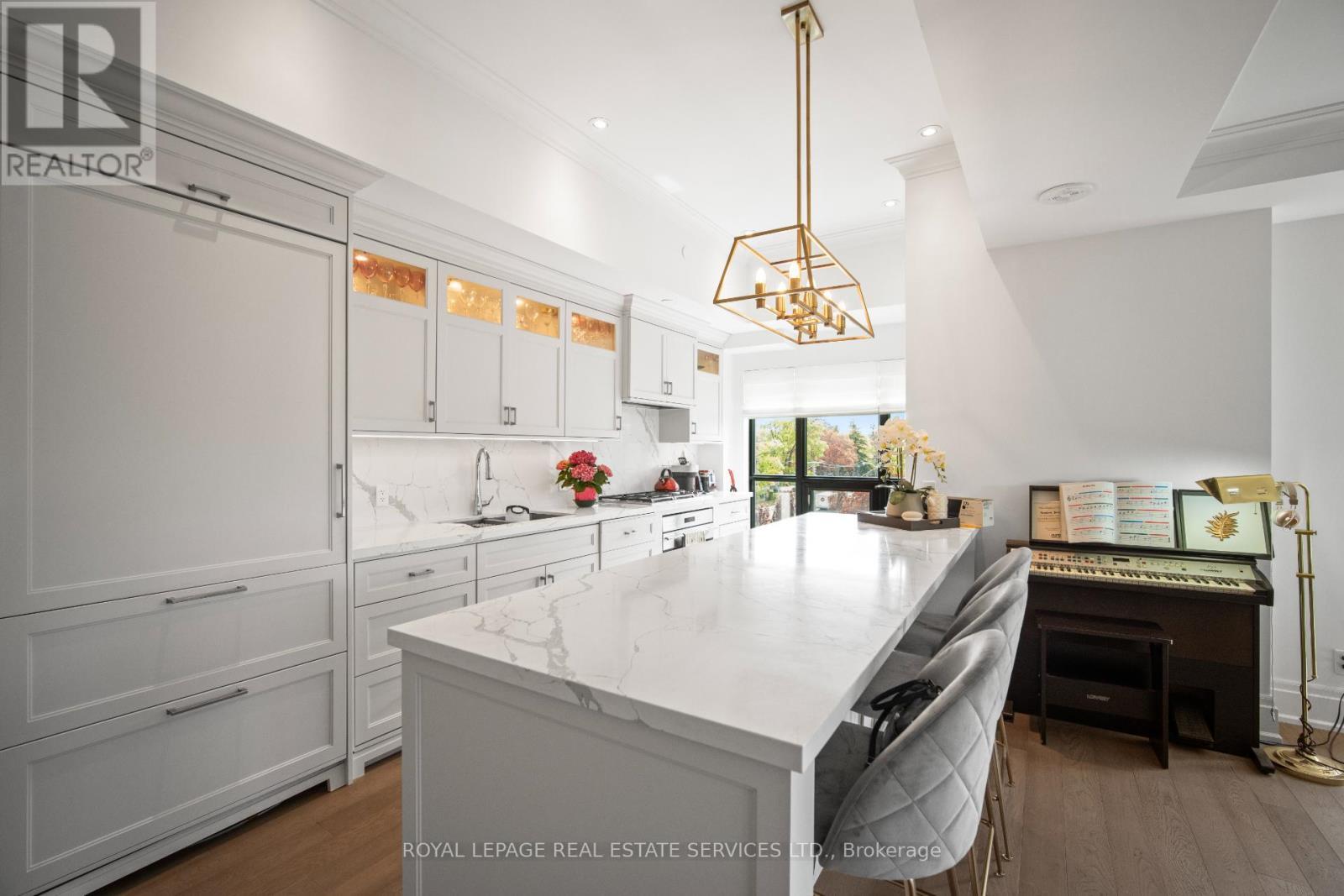 












505 - 4 THE KINGSWAY

,
Toronto,




Ontario
M8X2T1

