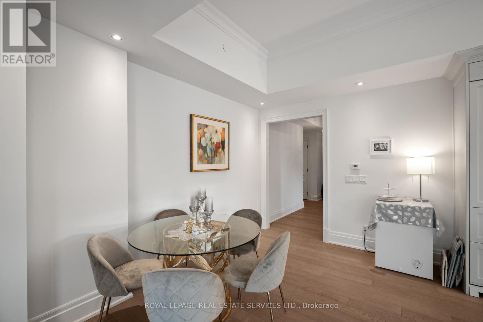 












505 - 4 THE KINGSWAY

,
Toronto,




Ontario
M8X2T1


