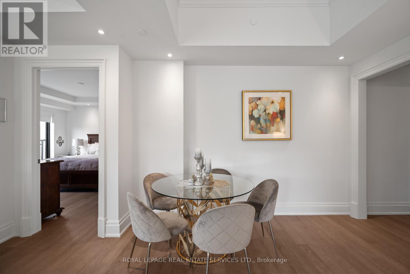 












505 - 4 THE KINGSWAY

,
Toronto,




Ontario
M8X2T1

