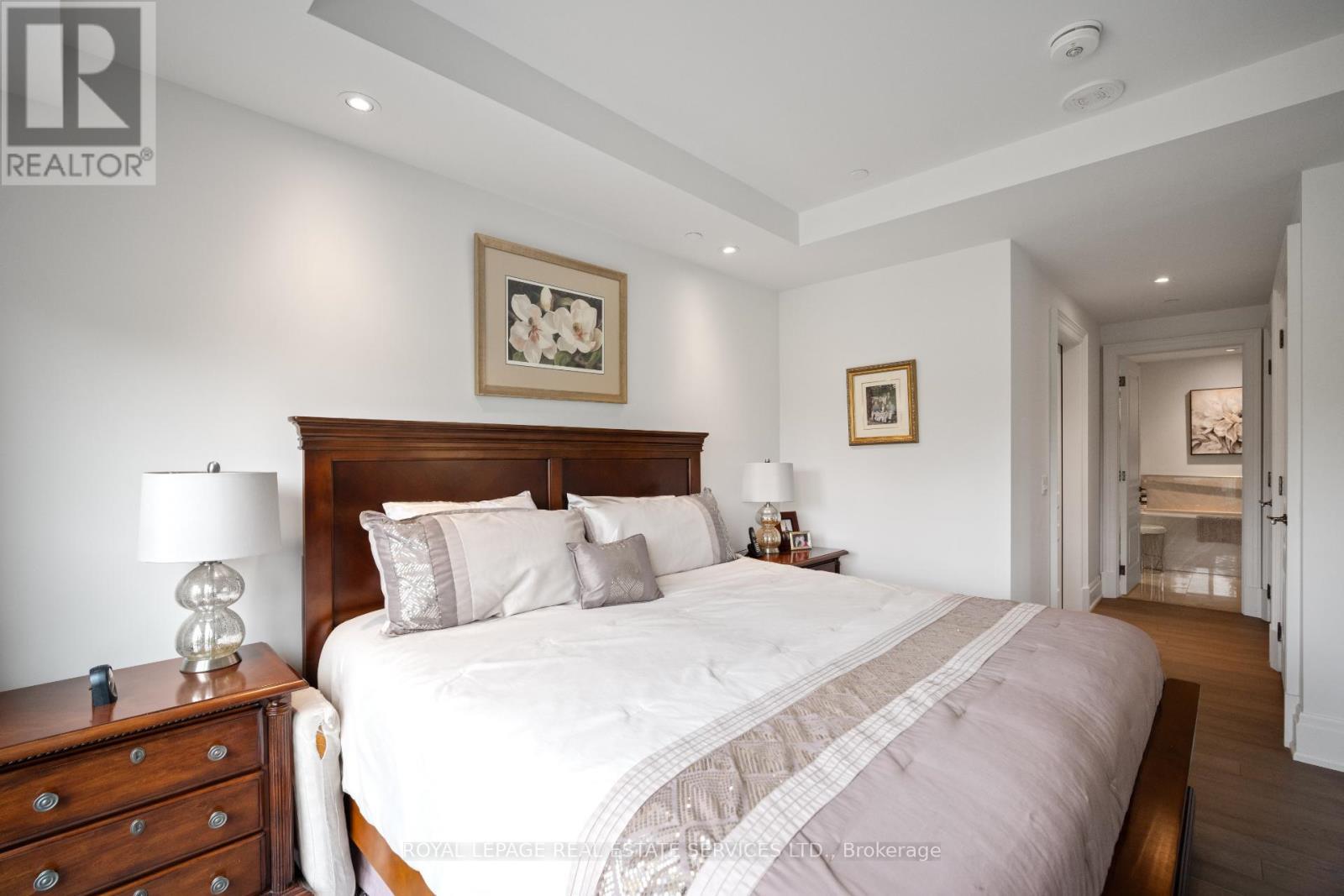 












505 - 4 THE KINGSWAY

,
Toronto,




Ontario
M8X2T1

