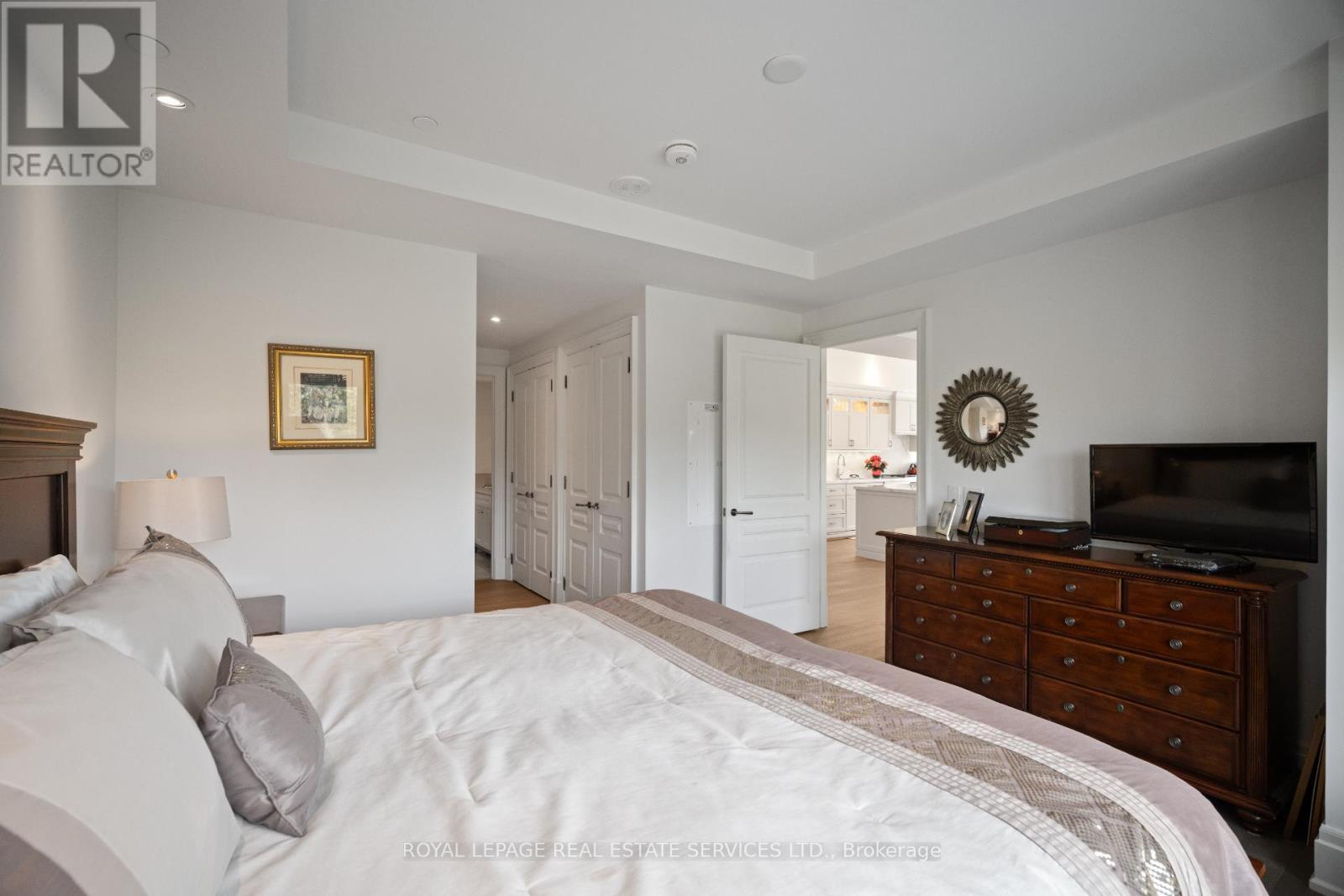 












505 - 4 THE KINGSWAY

,
Toronto,




Ontario
M8X2T1

