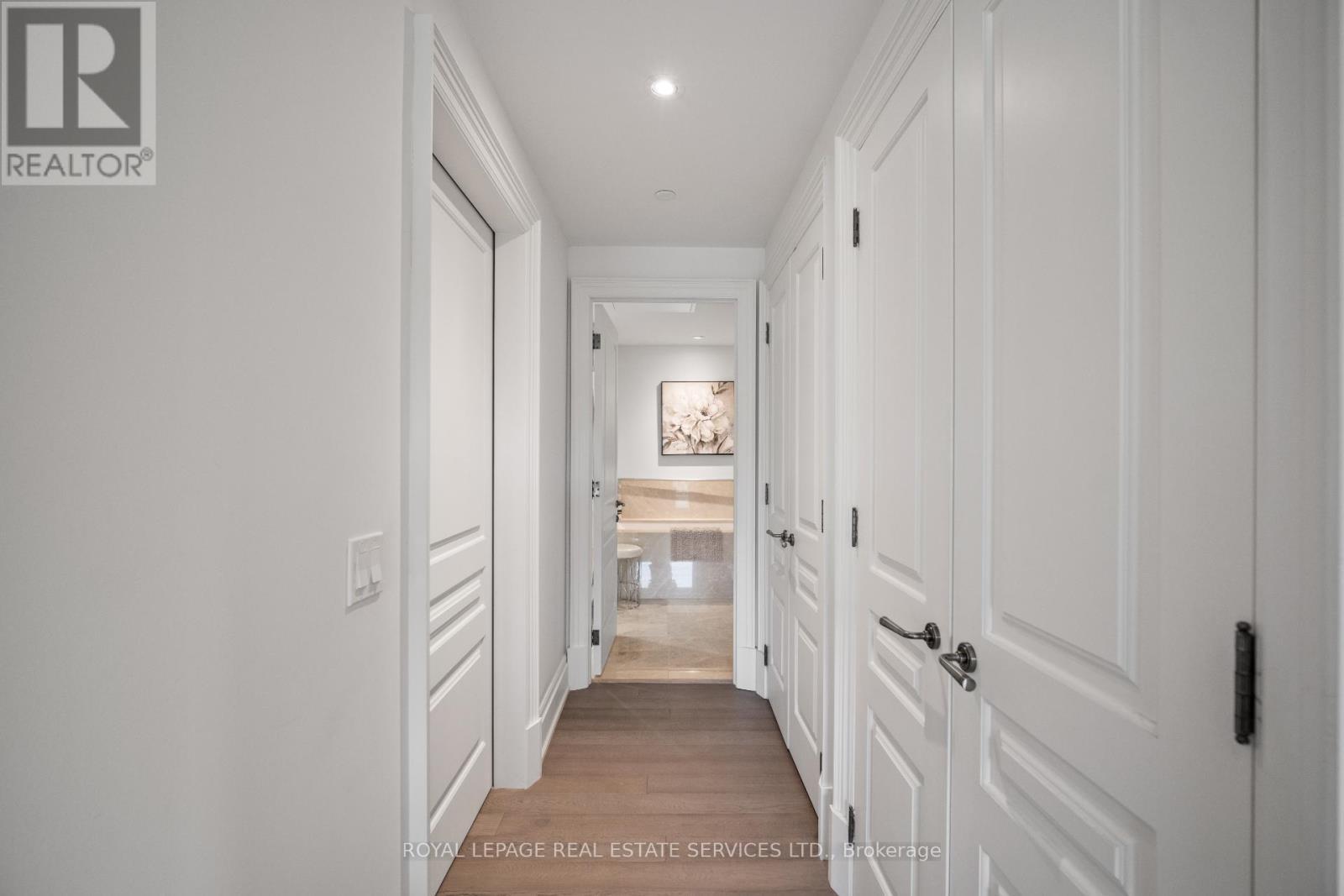 












505 - 4 THE KINGSWAY

,
Toronto,




Ontario
M8X2T1

