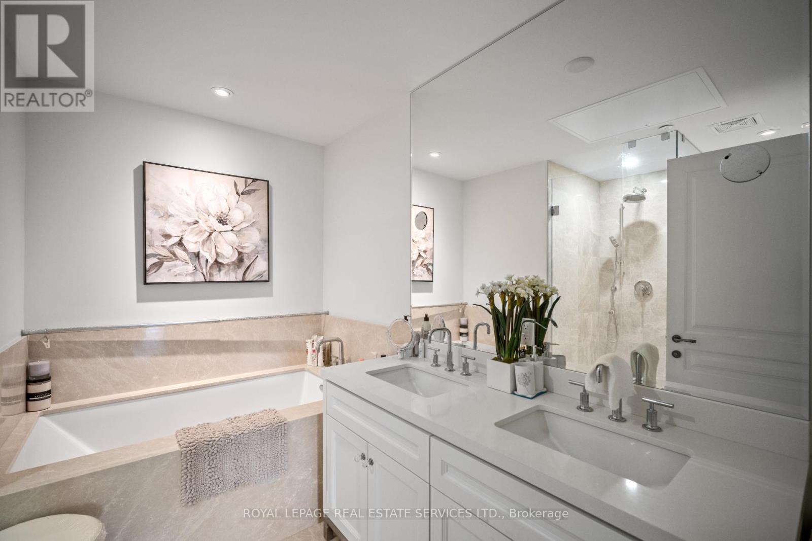 












505 - 4 THE KINGSWAY

,
Toronto,




Ontario
M8X2T1

