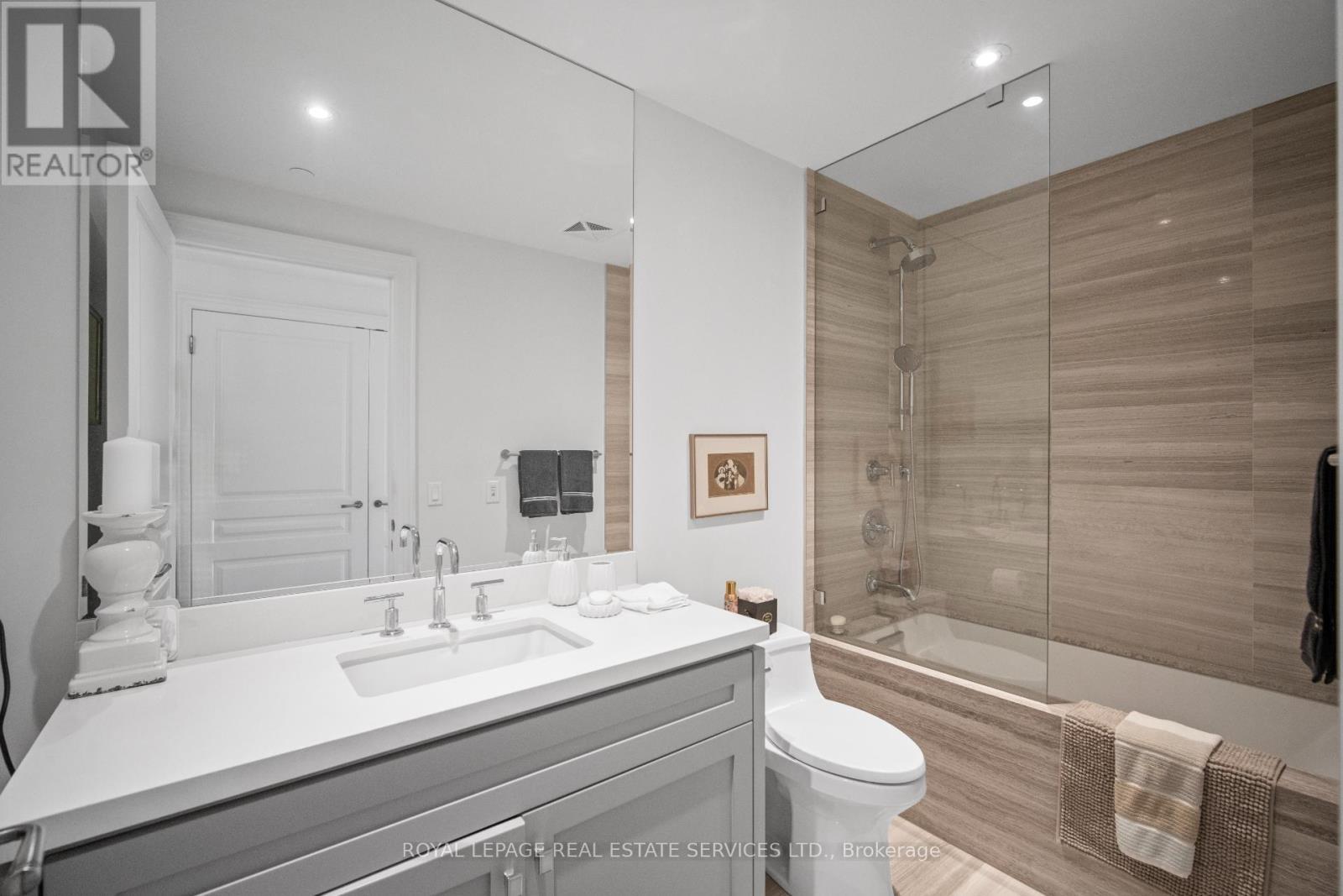 












505 - 4 THE KINGSWAY

,
Toronto,




Ontario
M8X2T1

